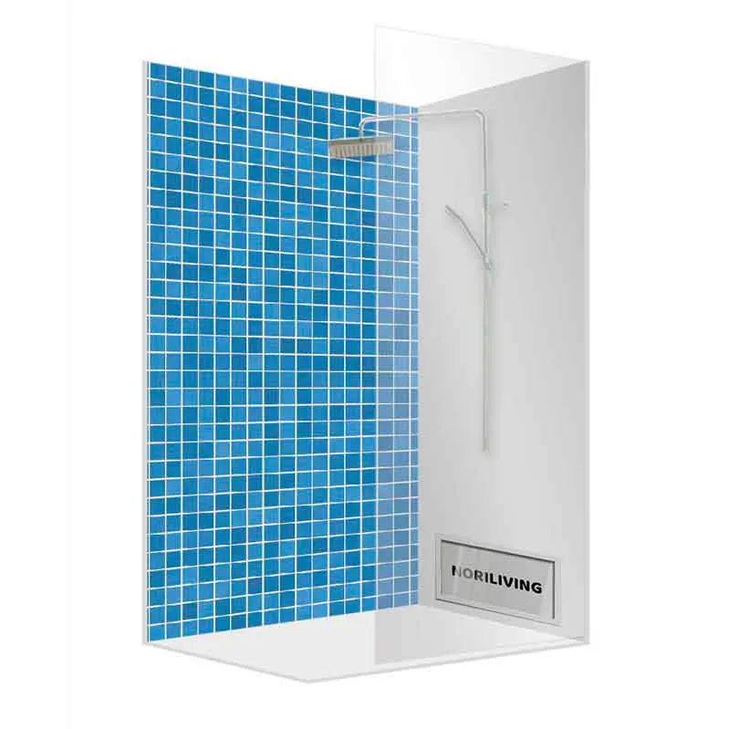 Eckdusche mit blauer Mosaikwand und Glasabtrennung